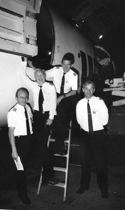 SAS teamet foran flyet.